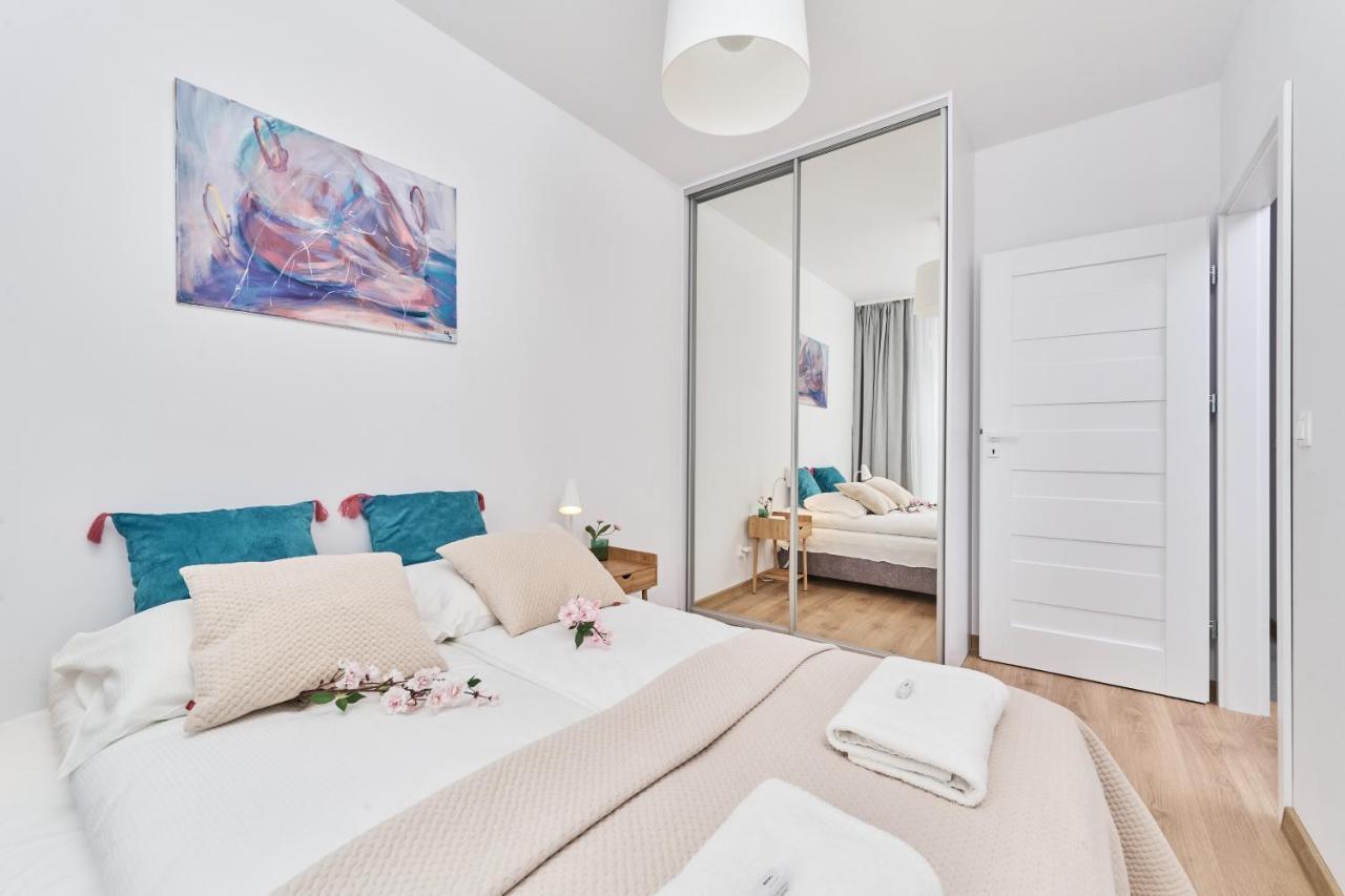 Apartment Wichrowa With Free Garage Wroclaw By Noclegi Renters Εξωτερικό φωτογραφία