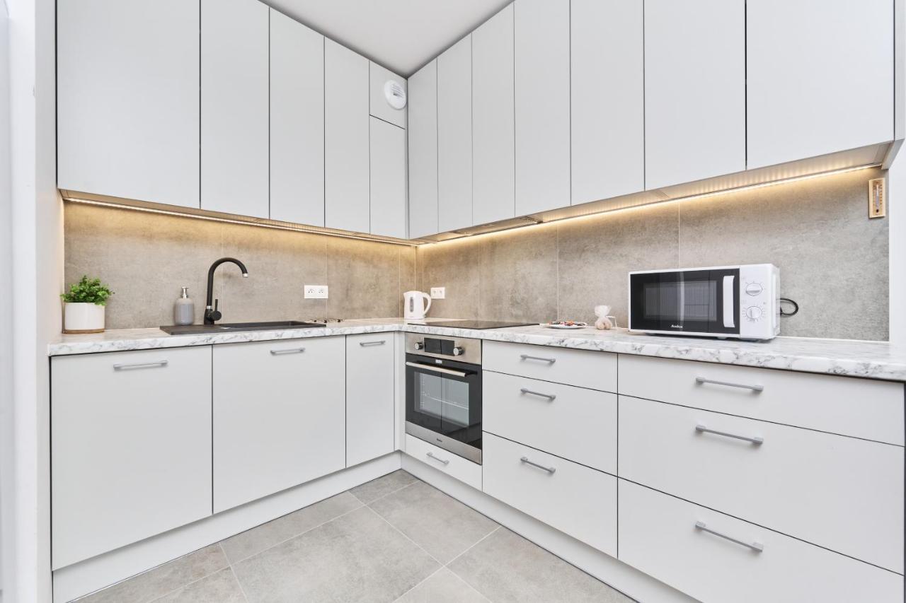 Apartment Wichrowa With Free Garage Wroclaw By Noclegi Renters Εξωτερικό φωτογραφία