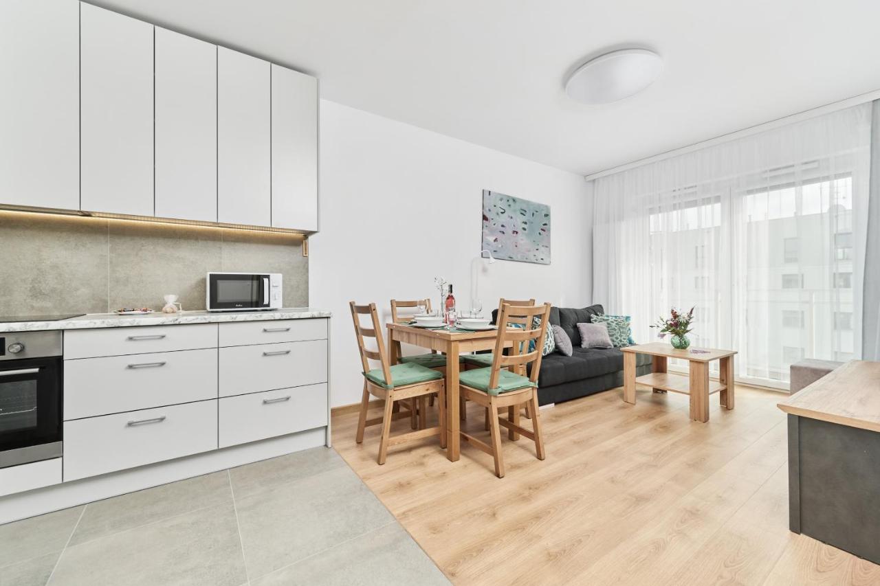 Apartment Wichrowa With Free Garage Wroclaw By Noclegi Renters Εξωτερικό φωτογραφία