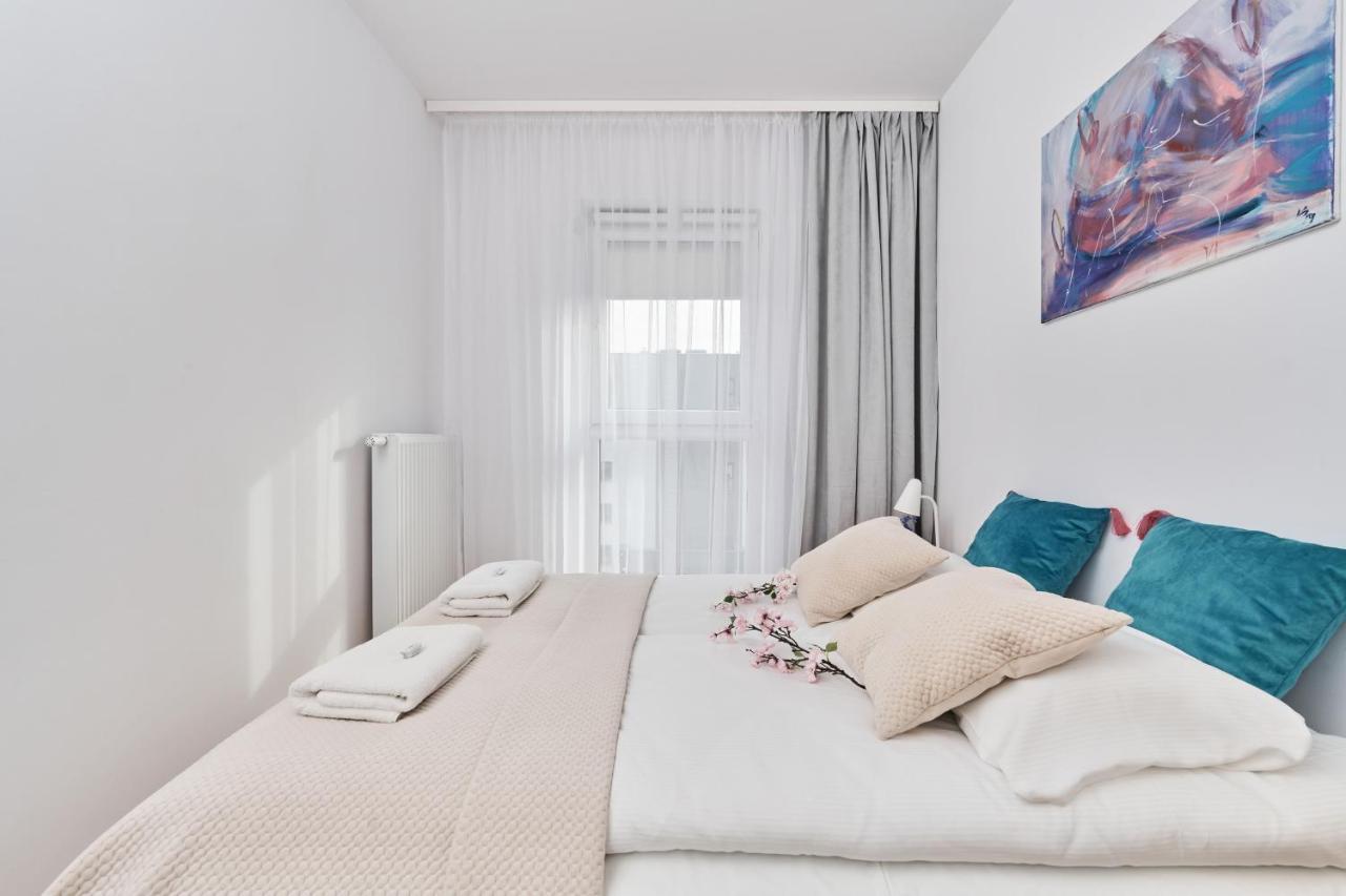 Apartment Wichrowa With Free Garage Wroclaw By Noclegi Renters Εξωτερικό φωτογραφία