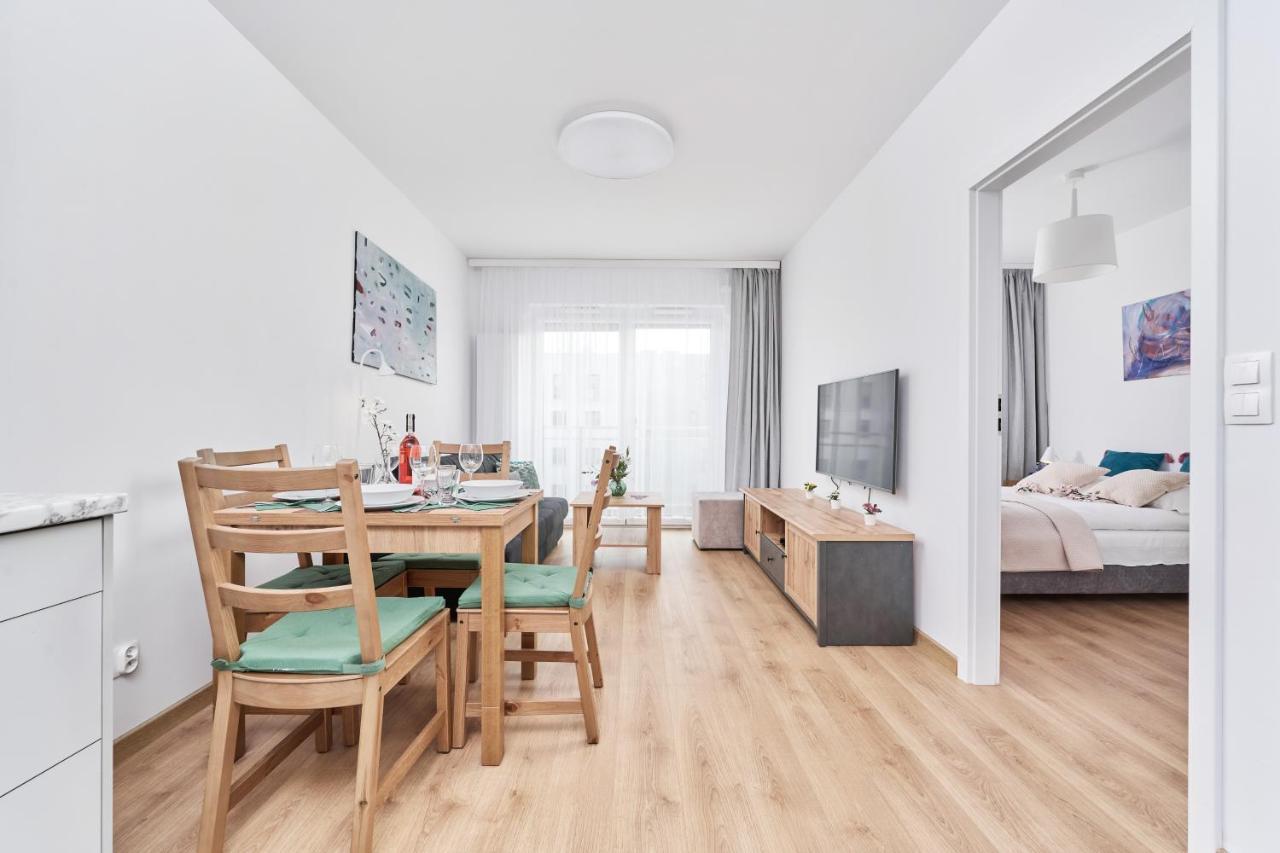 Apartment Wichrowa With Free Garage Wroclaw By Noclegi Renters Εξωτερικό φωτογραφία