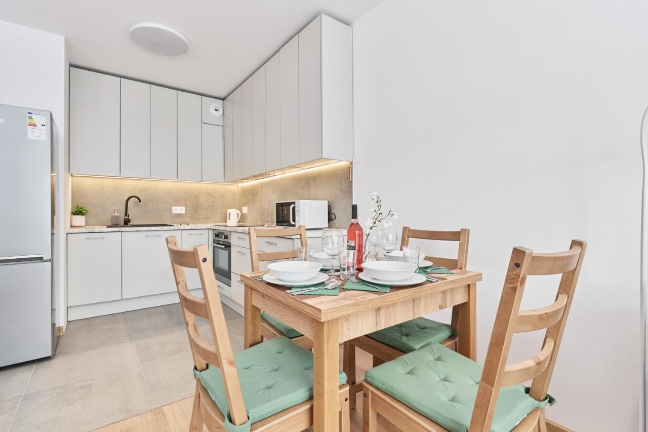 Apartment Wichrowa With Free Garage Wroclaw By Noclegi Renters Εξωτερικό φωτογραφία